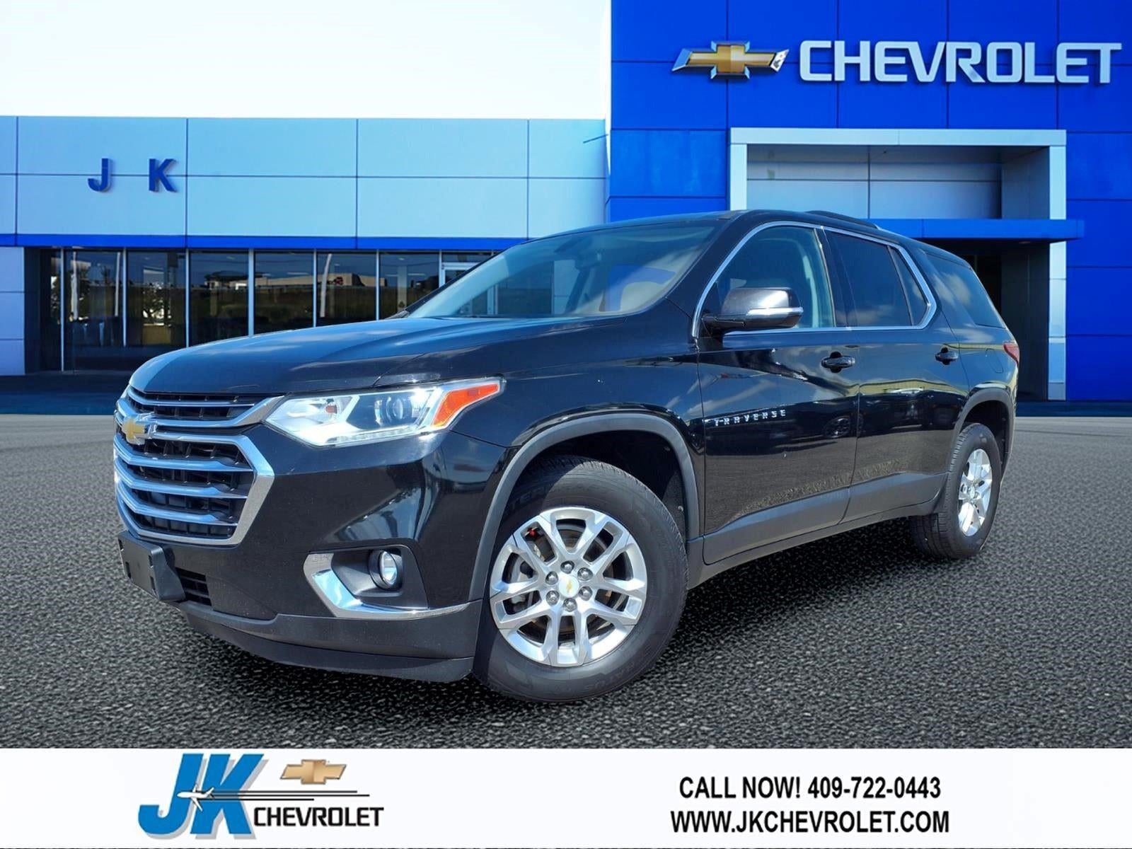 2018 Chevrolet Traverse LT Cloth in Mosaic Black Metallic — front three-quarter view