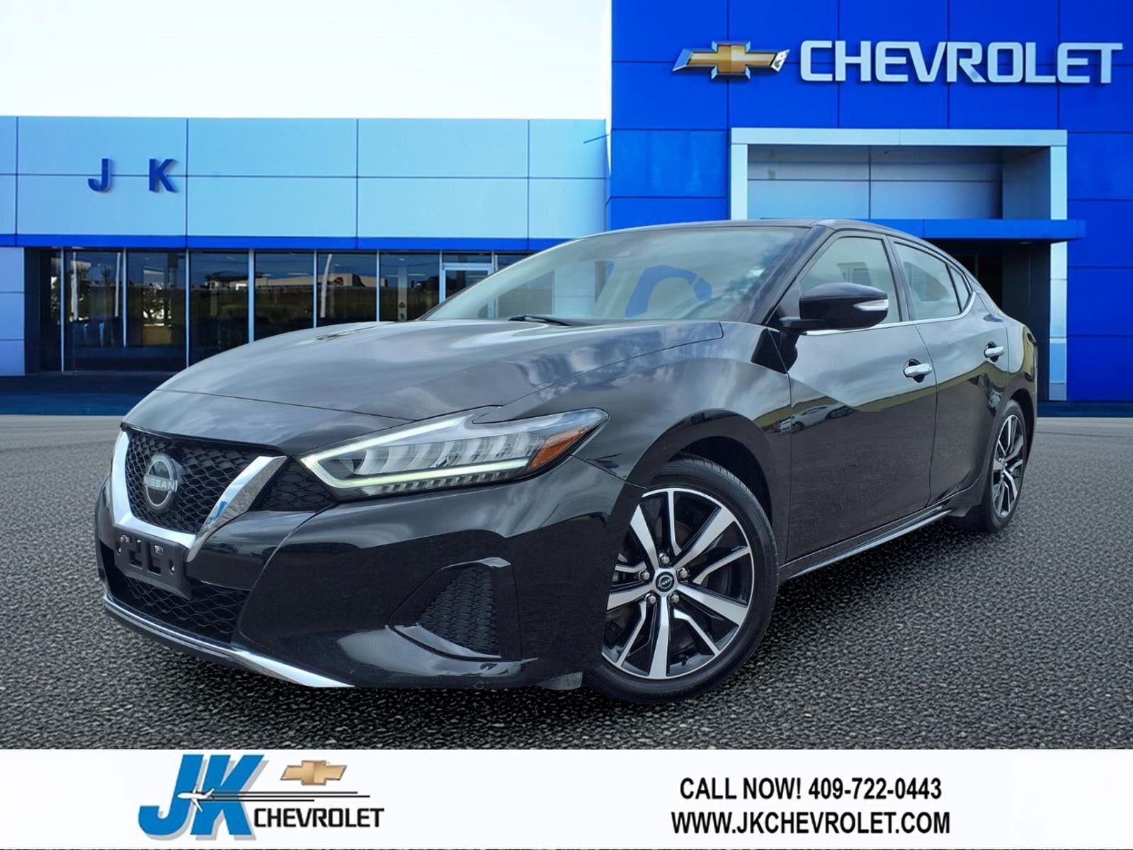 2023 Nissan Maxima SV Xtronic CVT in Black — front three-quarter view